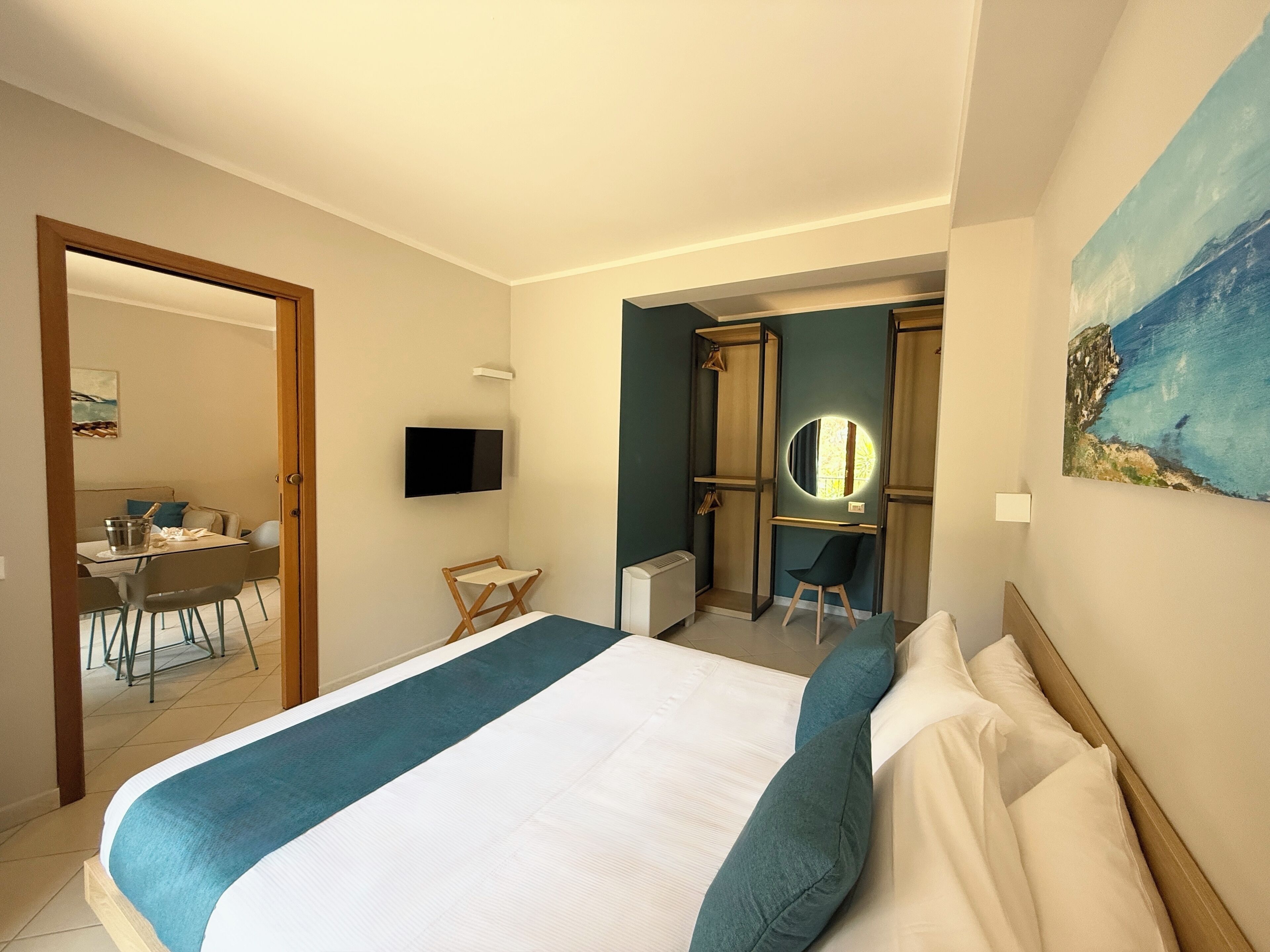 Suite | Lenzuola Frette, minibar, una cassaforte in camera, una scrivania