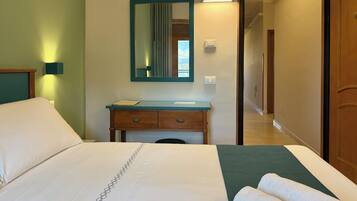 Basic Double or Twin Room | Frette Italian sheets, minibar, in-room safe, desk