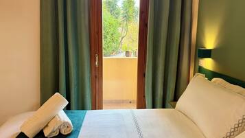 Dobbelt- eller tomannsrom – basic | Italienske Frette-laken, minibar, safe på rommet og skrivebord