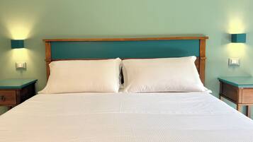 Habitación Confort con 1 cama matrimonial o 2 individuales, vista a la montaña | Sábanas italianas Frette, minibar y caja de seguridad en la habitación