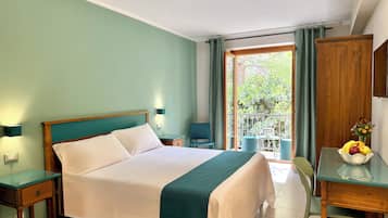 Comfort Double or Twin Room, Mountain View | Frette Italian sheets, minibar, in-room safe, desk