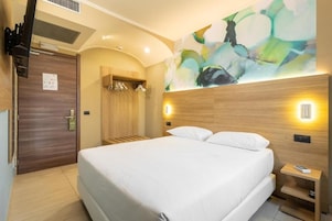 Select Comfort beds, in-room safe, desk, laptop workspace