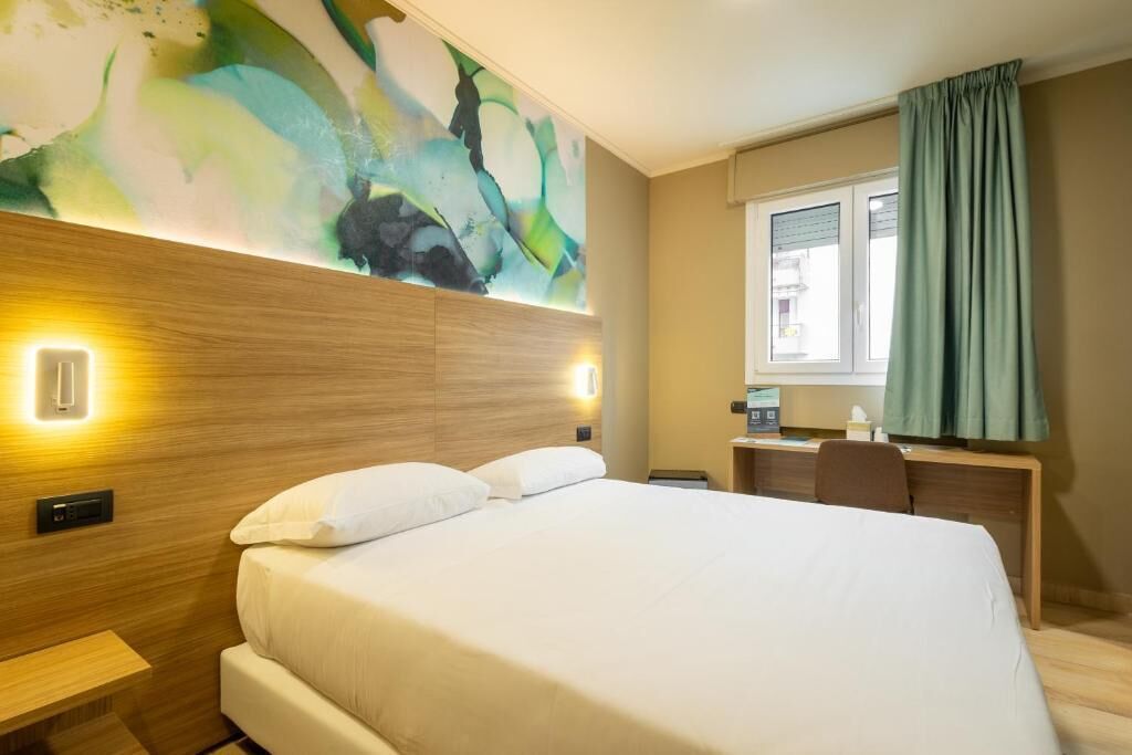 Select Comfort beds, in-room safe, desk, laptop workspace