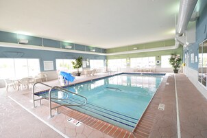 Una piscina cubierta