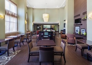 Ilmainen päivittäinen täysi aamiainen 