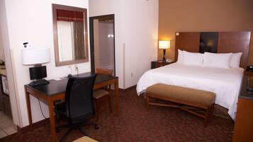 Suite, 1 cama de matrimonio grande | Caja de seguridad en la habitación, escritorio y cortinas blackout