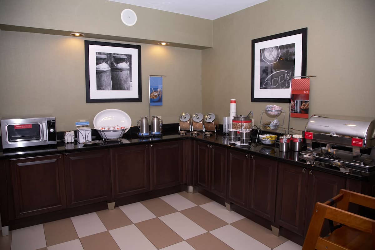 free daily full breakfast