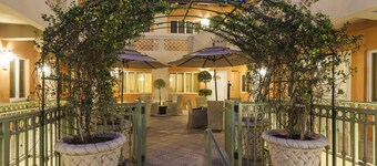 Sun Harbour Boutique Hotel