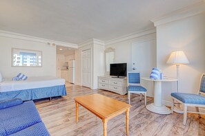 Room (Studio,Deluxe) | Living area