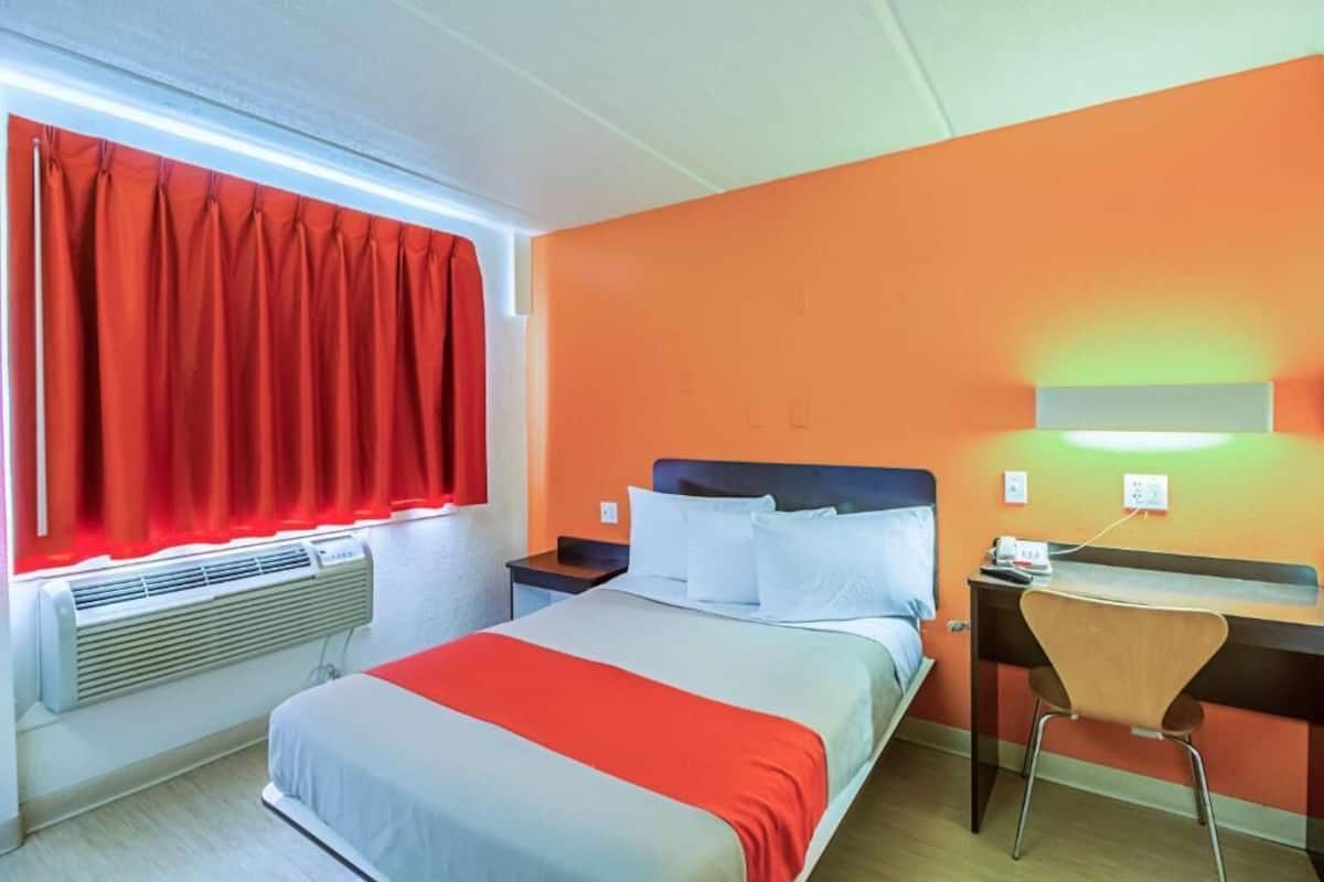 Habitación estándar, 1 cama matrimonial, con acceso para personas discapacitadas, para no fumadores | Wifi gratis y ropa de cama