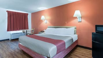 مكتب ومساحة عمل للكمبيوتر المحمول وواي فاي مجانًا وملاءات أسرّة