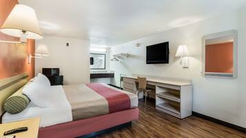 办公桌、笔记本电脑工作区、免费 WiFi、床单