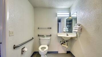 Douche, articles de toilette gratuits, serviettes fournies