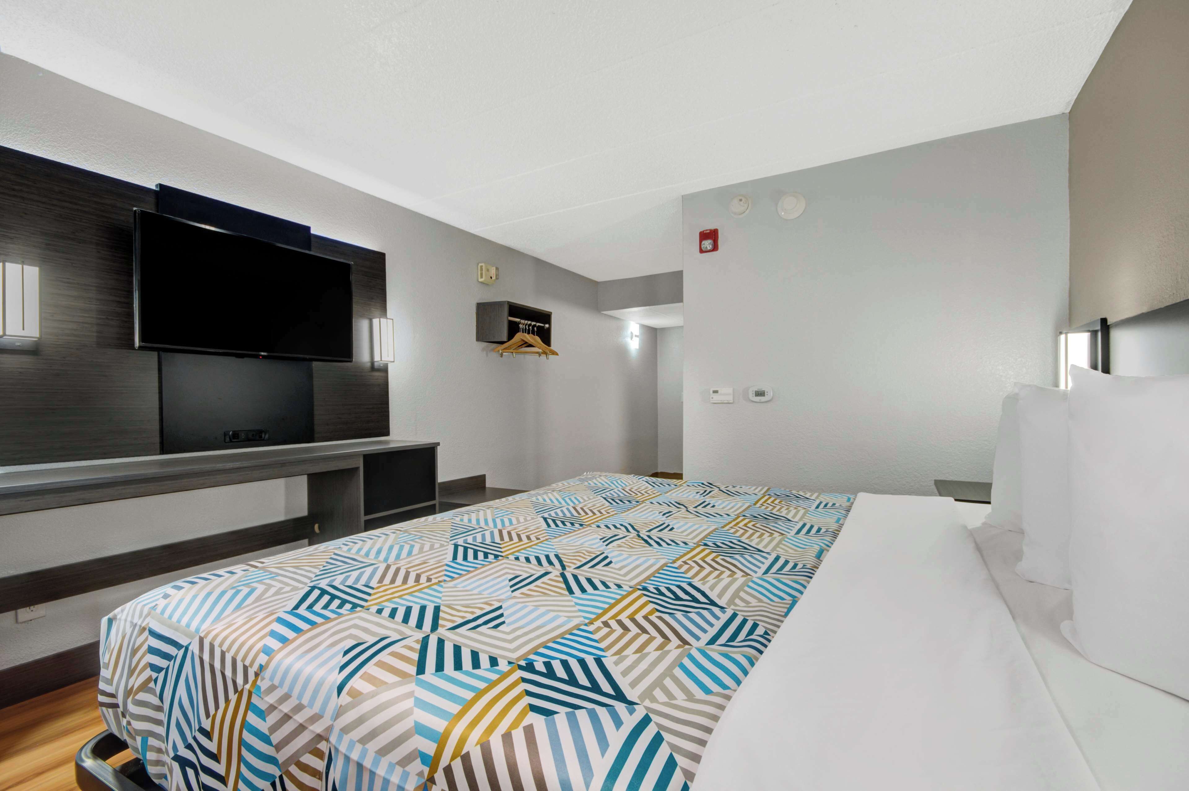 Desk, free WiFi, bed sheets