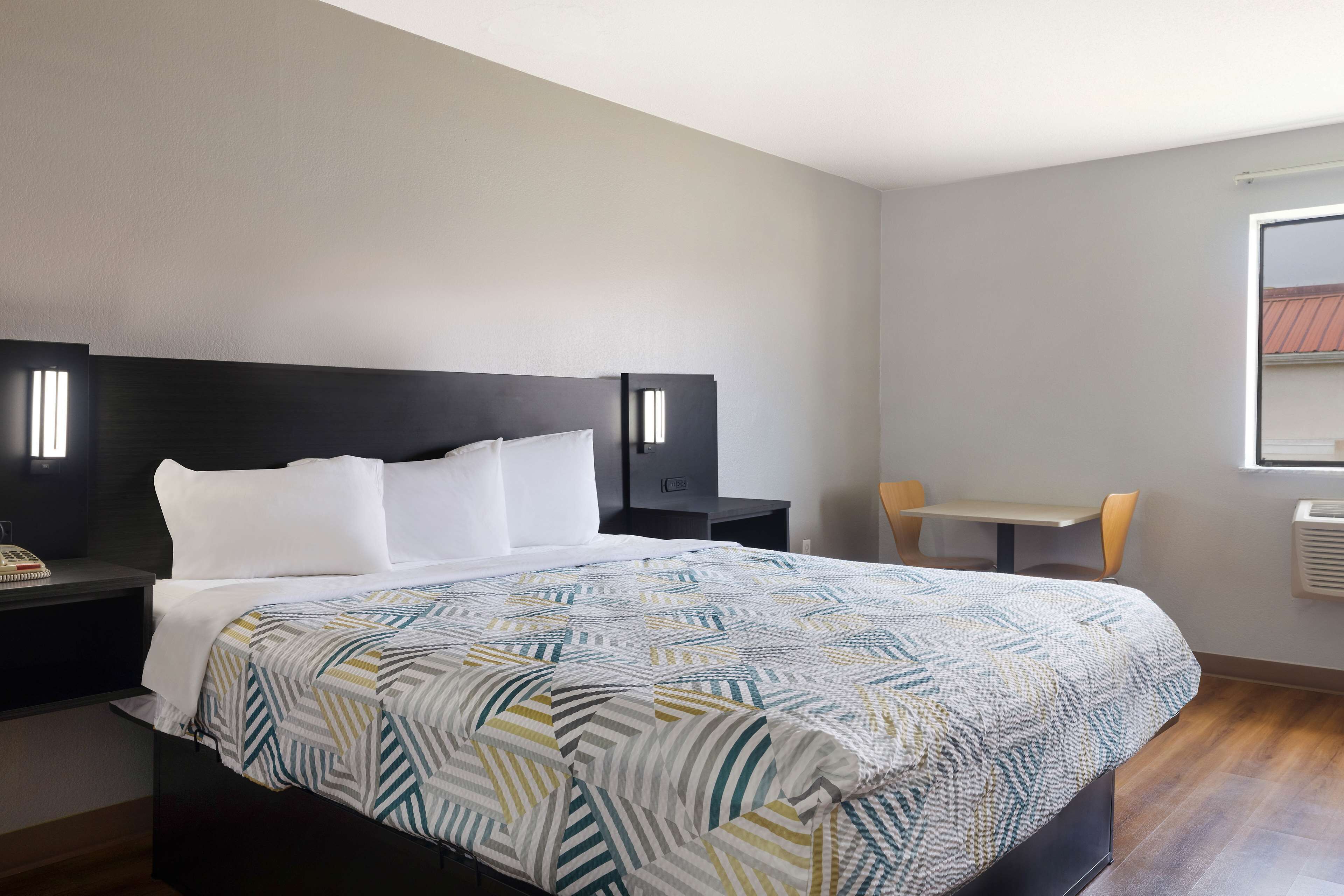 Arbetsyta för laptop, gratis wi-fi och sängkläder