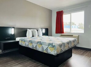 Blackout drapes, free WiFi, bed sheets