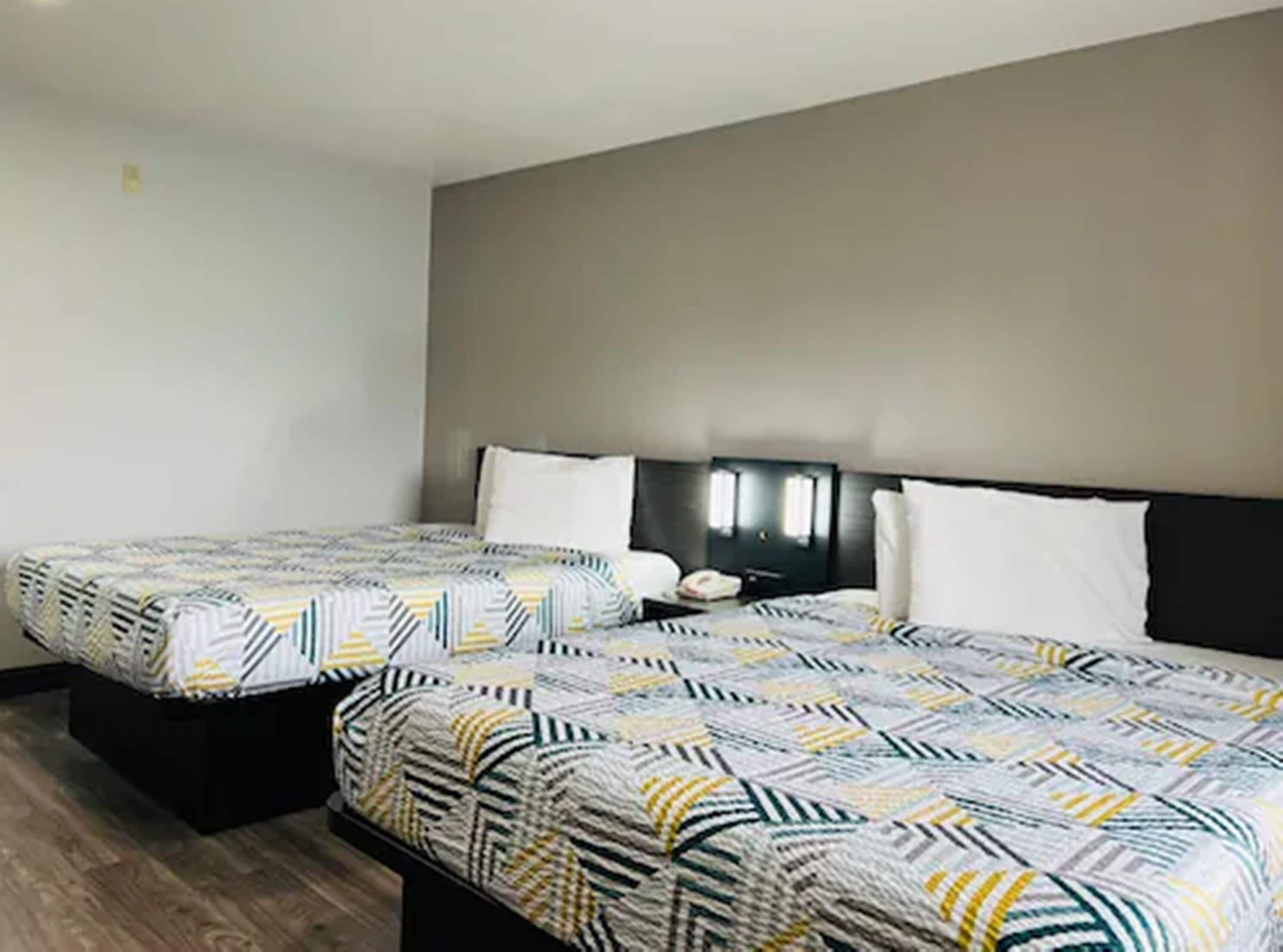 Cortinas blackout, wifi gratis y ropa de cama 