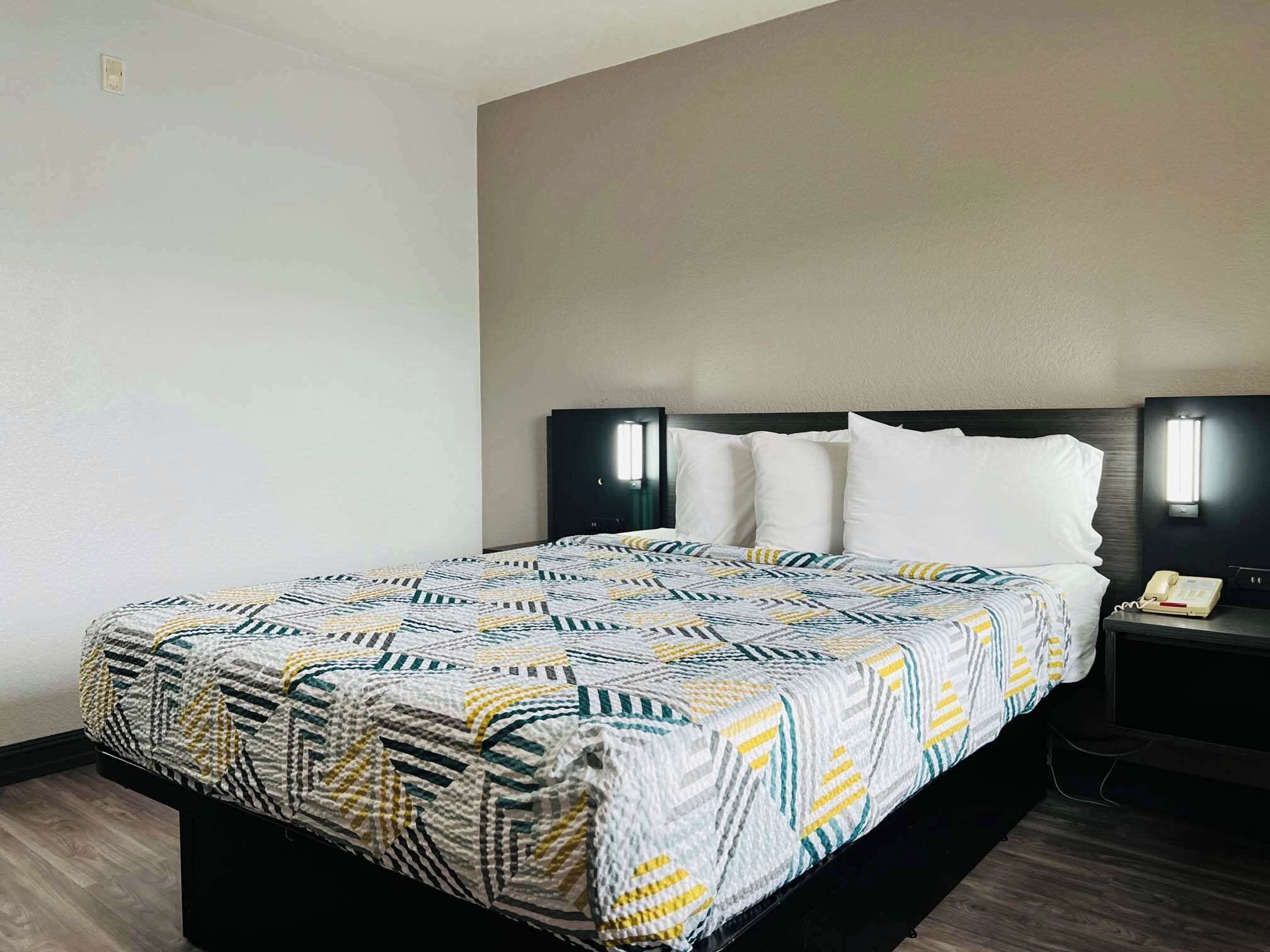 Verduisterende gordijnen, gratis wifi, beddengoed