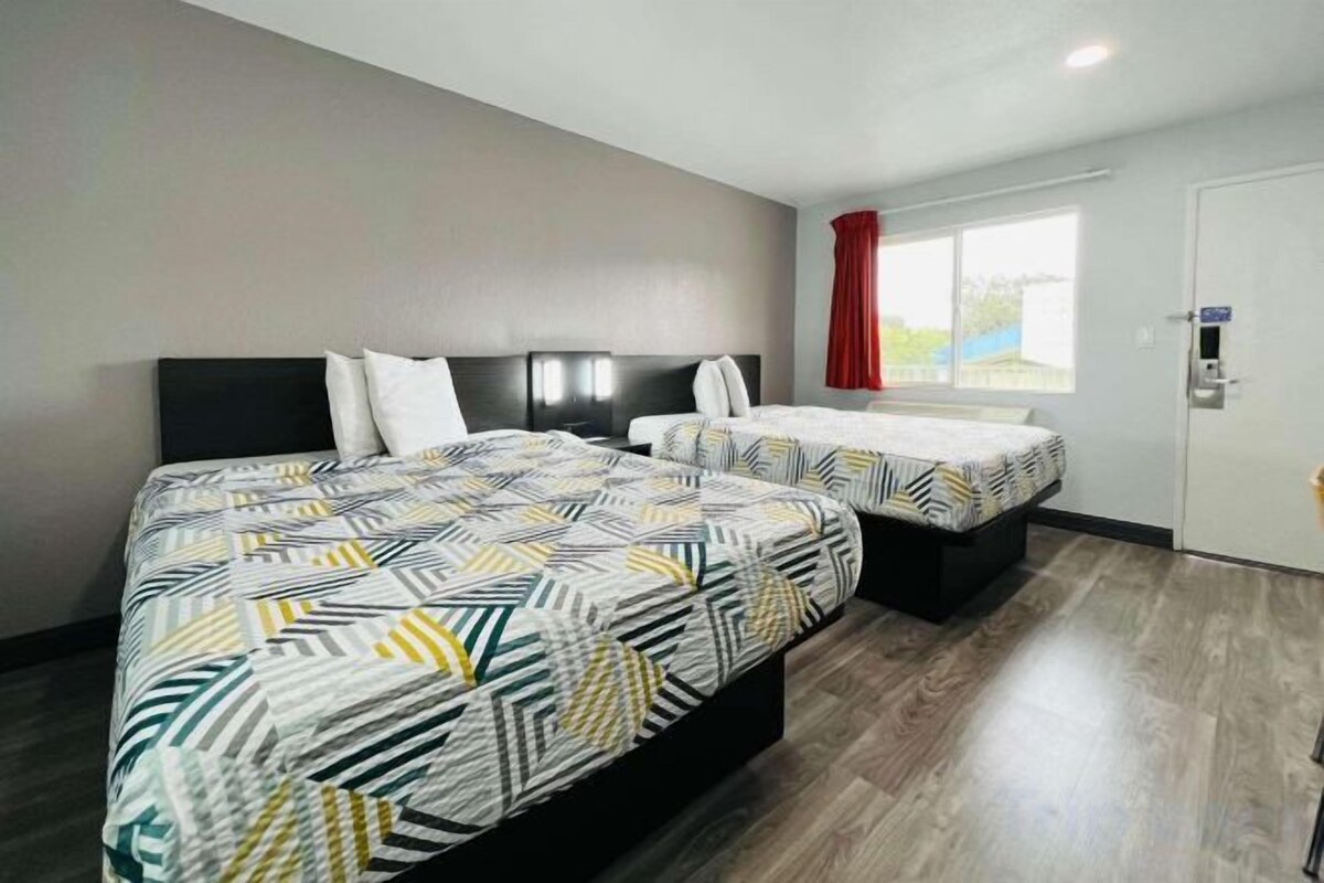 Cortinas blackout, Wi-Fi de cortesia, roupa de cama