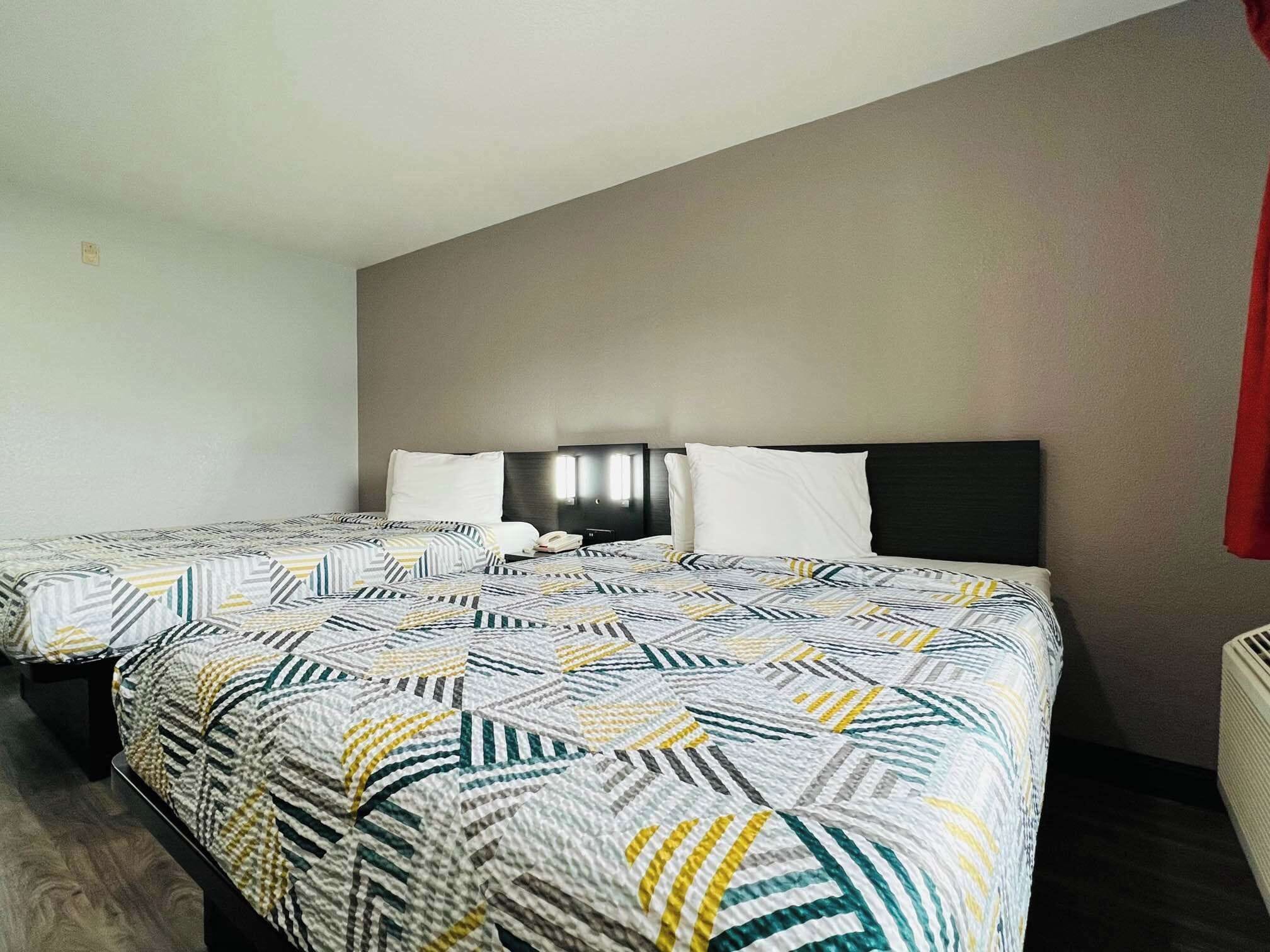 Verduisterende gordijnen, gratis wifi, beddengoed