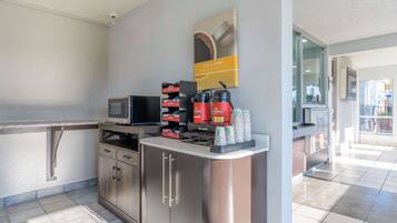 2 restaurants servant le petit déjeuner, spécialités Cuisine américaine