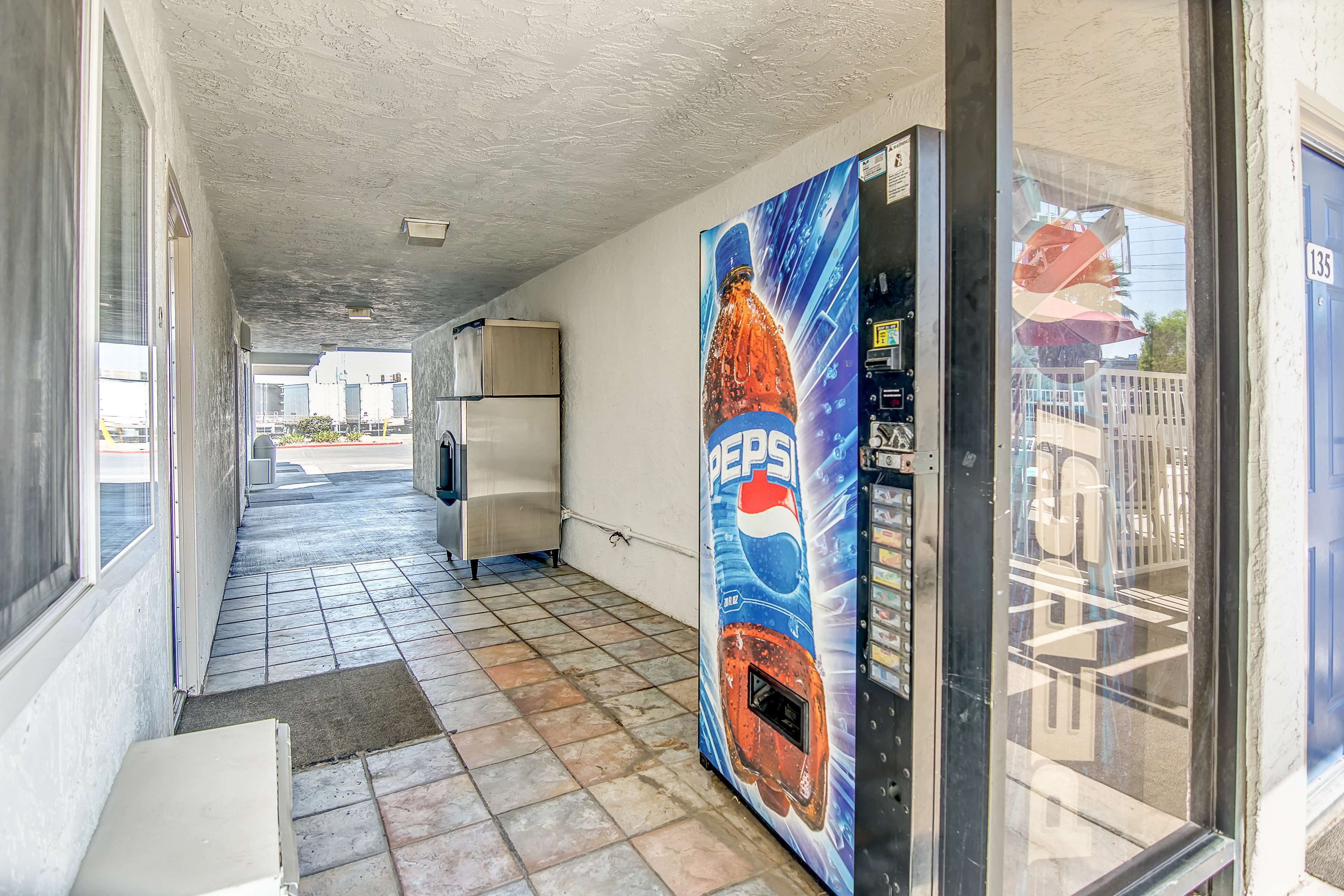 ماكينة بيع آلية