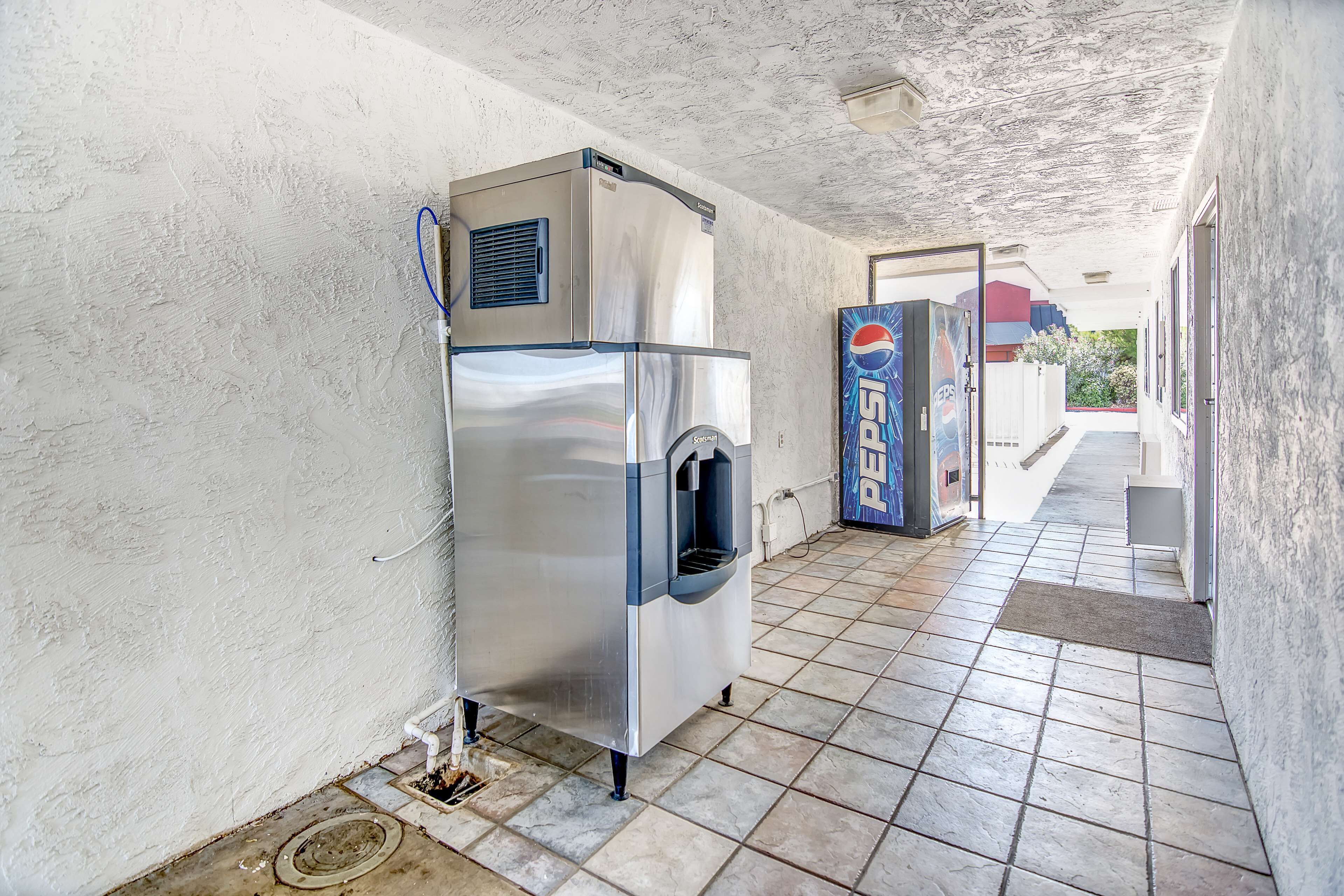 Photo - Motel 6-Stockton, CA - Charter Way West