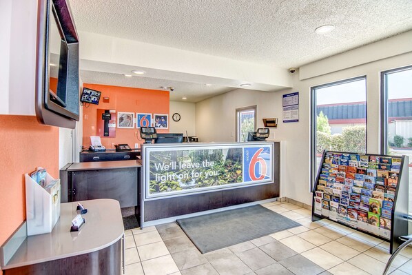 Reception - Motel 6 Stockton, CA - Charter Way West (Stockton)