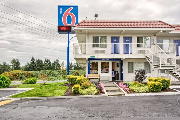 Exterior - Motel 6 Everett, WA - South (Everett)