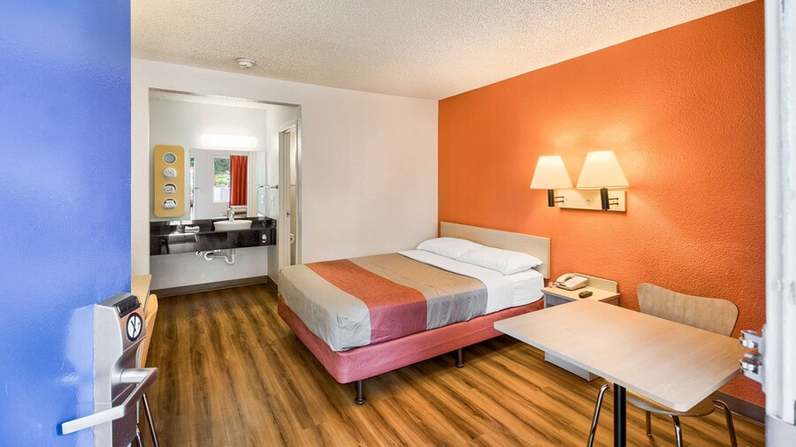 Motel 6 Everett, WA - South