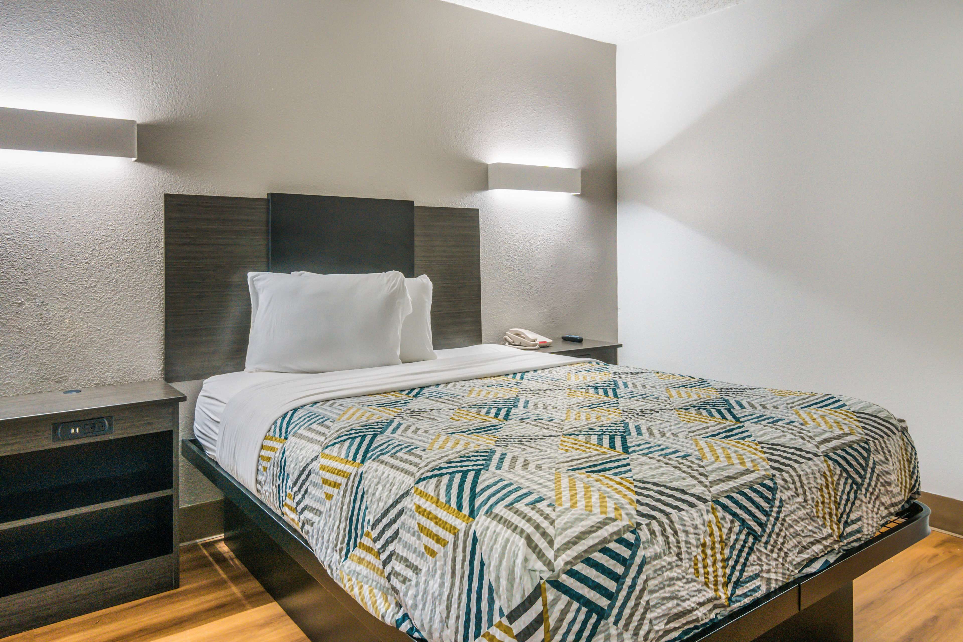 Desk, laptop workspace, free WiFi, bed sheets