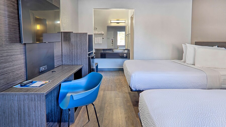 Motel 6 Lancaster, CA