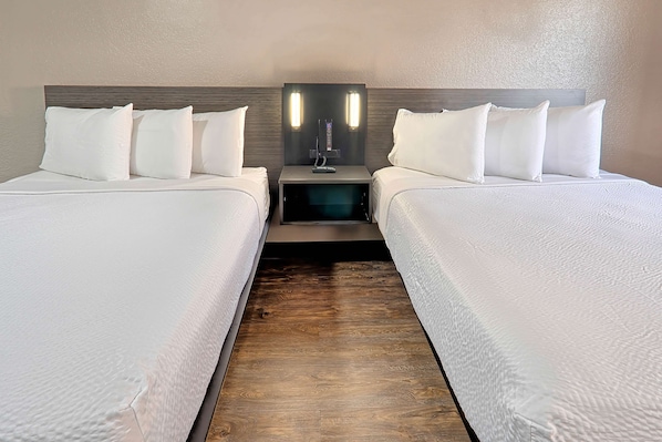 Free WiFi, bed sheets - Motel 6 Lancaster, CA (Lancaster)