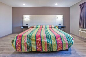 Deluxe Room, 1 King Bed, Non Smoking