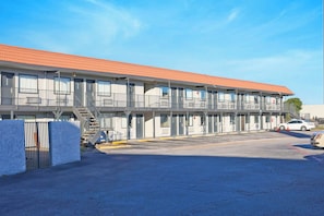 Exterior - Super 7 Inn by Hotel O Dallas I 20 (Dallas)