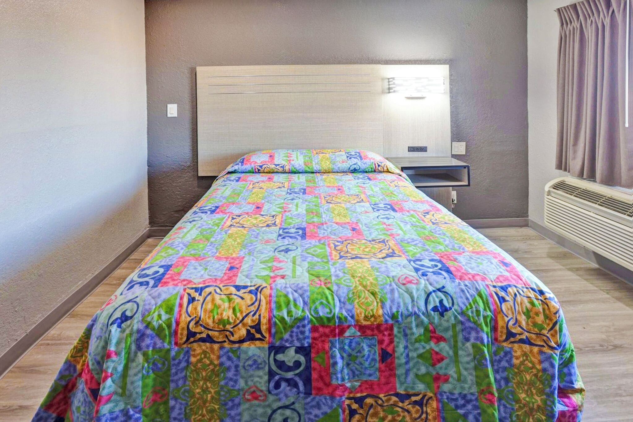 書桌、熨斗/熨衫板、免費 Wi-Fi、床單