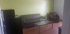 Standard Suite, 1 Queen Bed, Non Smoking | Living room | 32-inch LCD TV with cable channels, TV, video-game console