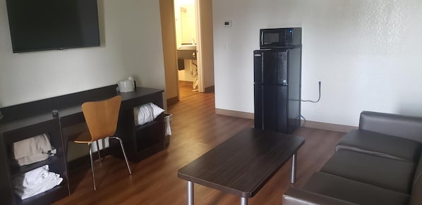 32-inch LCD TV with cable channels, TV, video-game console - Motel 6 Destin, FL (Destin)