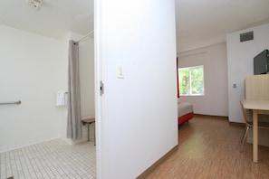 Desk, free WiFi, bed sheets - Motel 6 Colchester, VT - Burlington (Colchester)