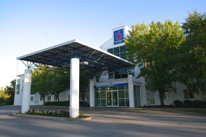 Property entrance - Motel 6 Colchester, VT - Burlington (Colchester)