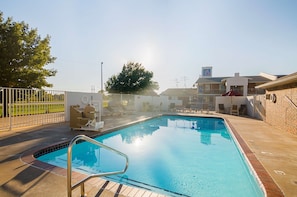 Outdoor pool - Motel 6 Lawton, OK (Lawton)