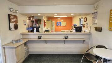 Coin salon dans le hall