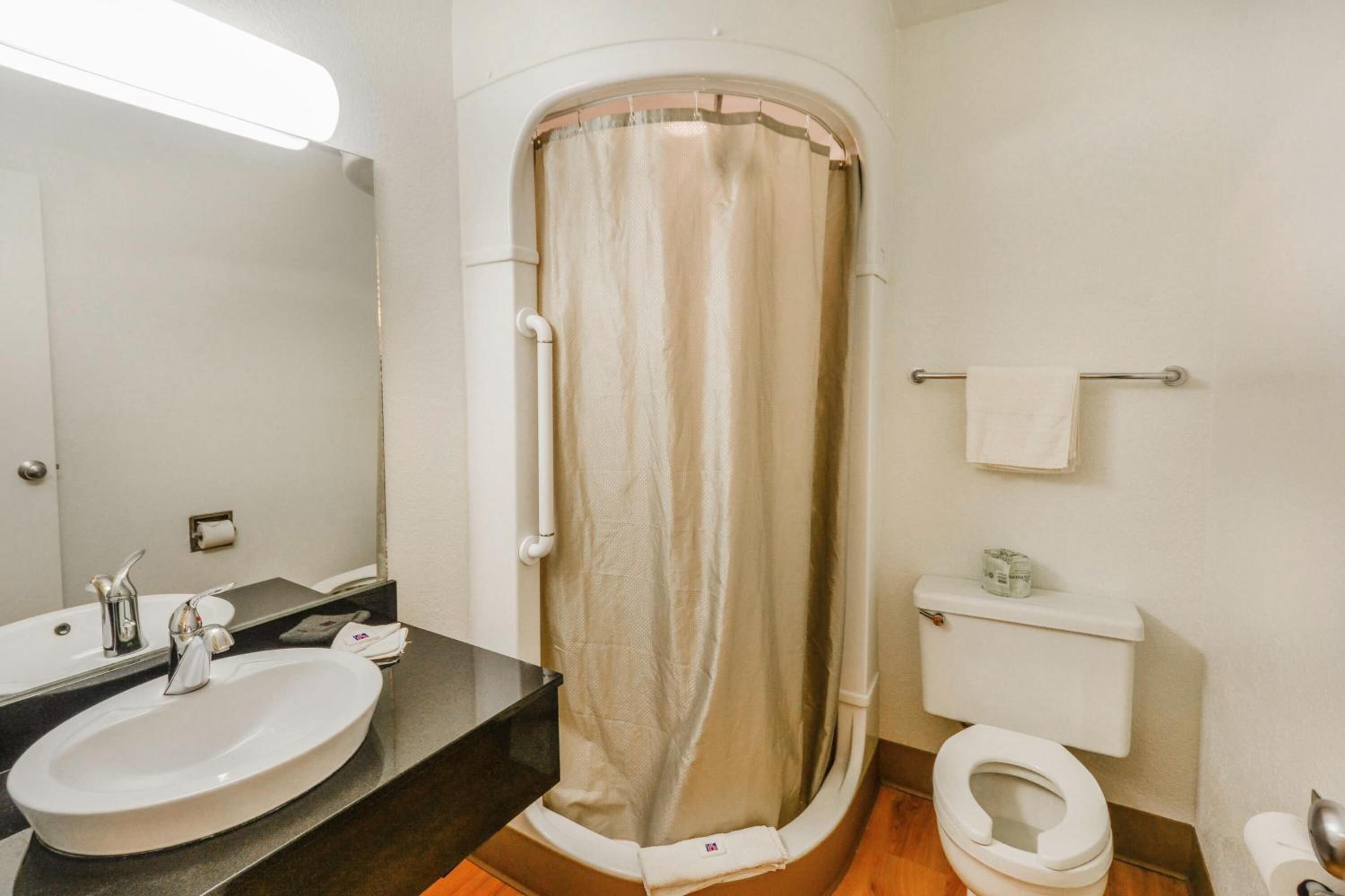 シャワー、タオル