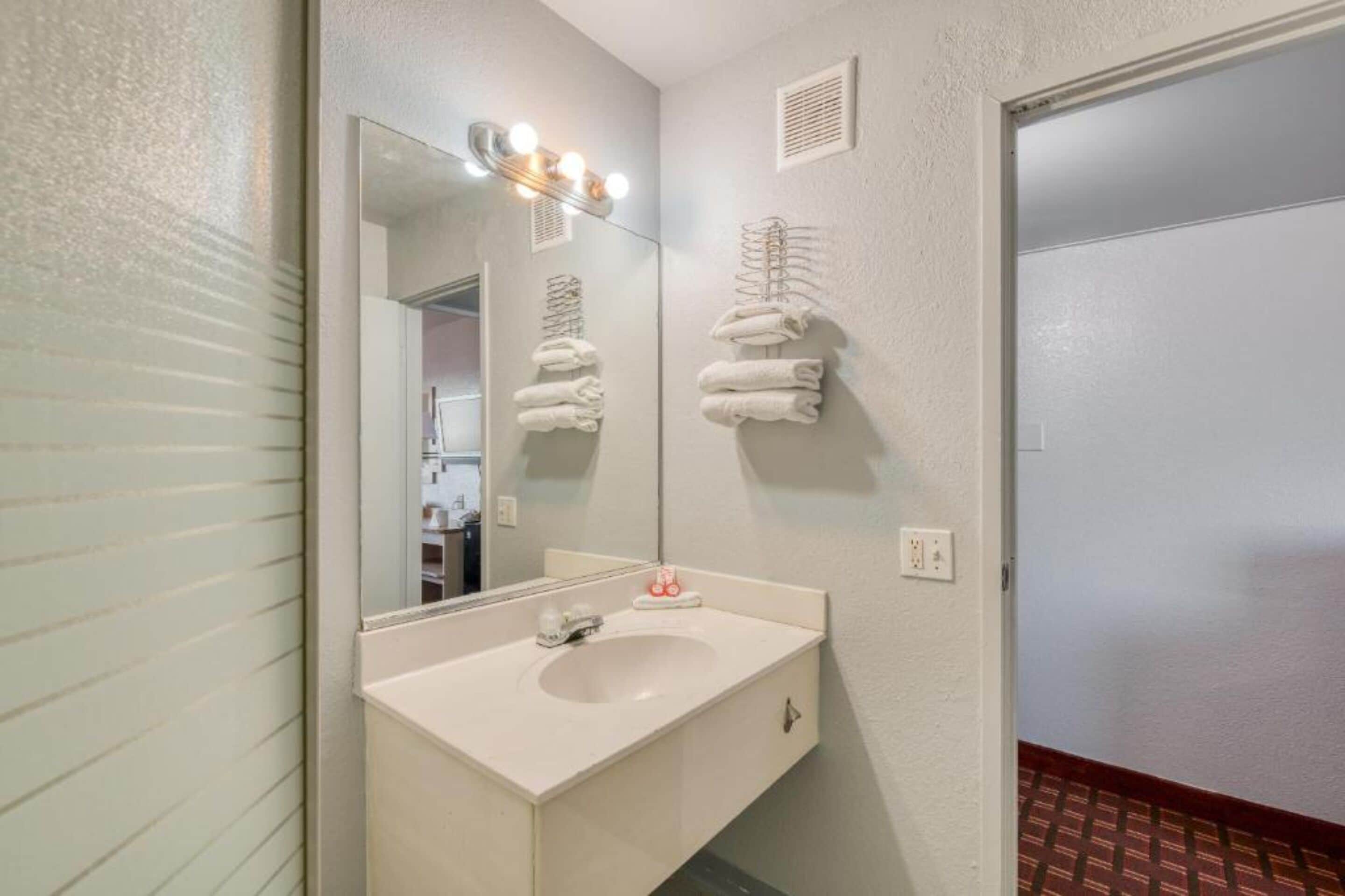 Photo - OYO Hotel Houston Southwest I-69