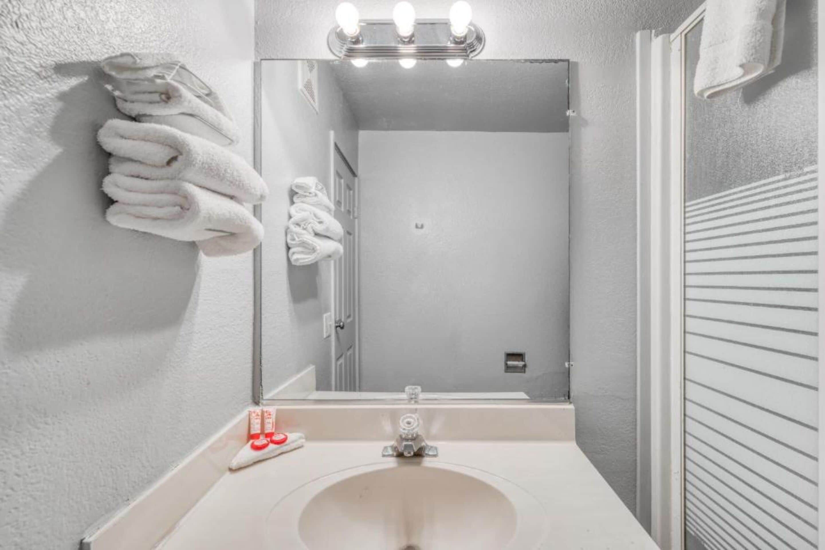 Photo - OYO Hotel Houston Southwest I-69