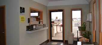 Super 8 by Wyndham Devils Lake
