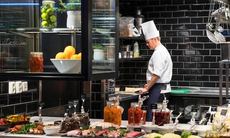 Se sirven almuerzos y cenas, cocina regional. Thon Hotel Ski