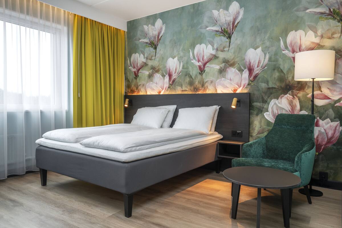 standard double room, non smoking | in-room safe, desk, blackout curtains, iron/ironing board