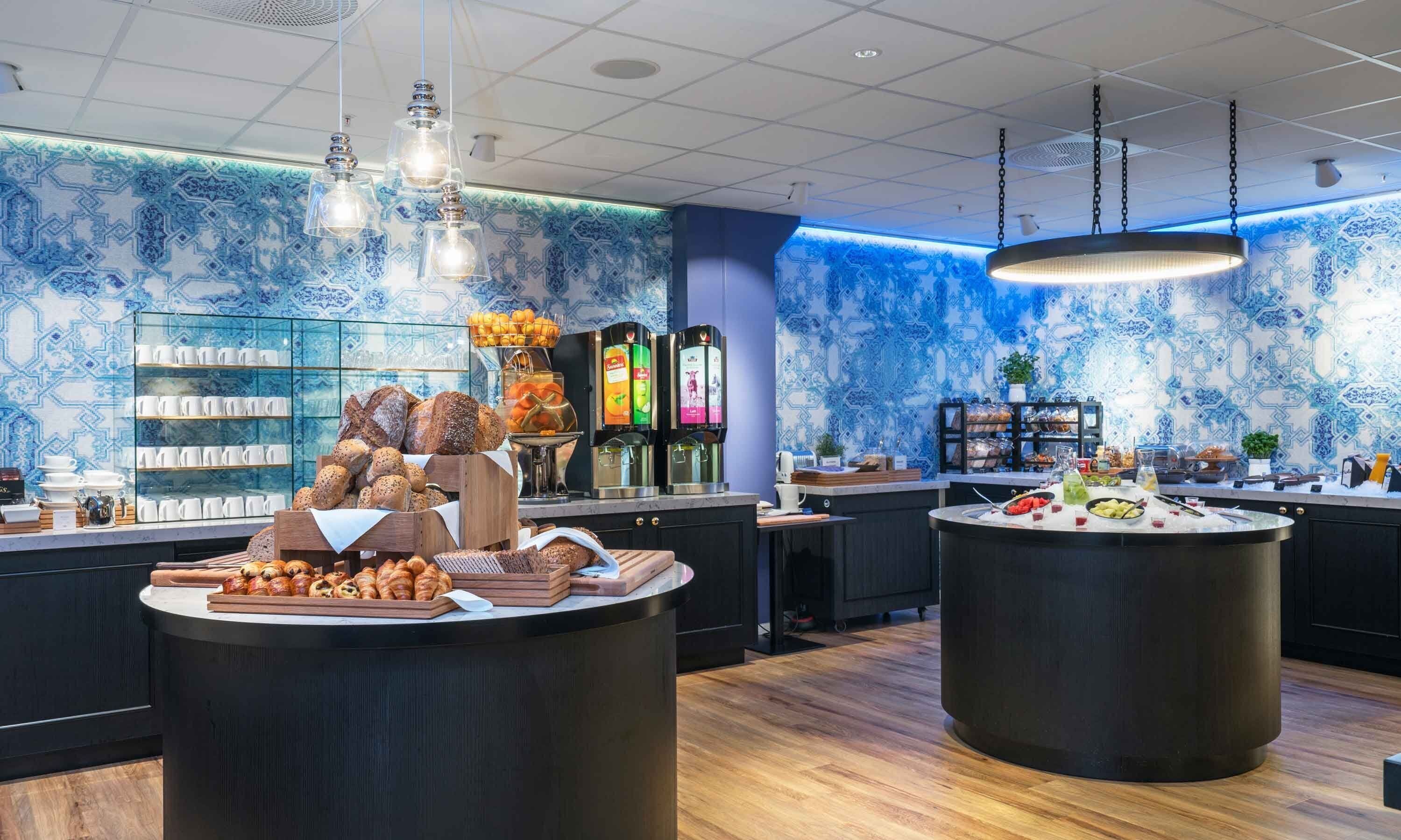 lunch and dinner served, regional cuisine