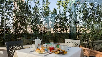 Desayuno continental gratuito y diario